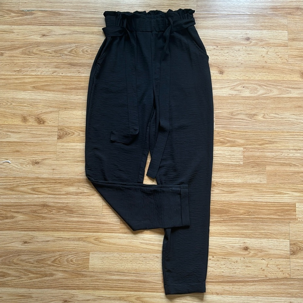 Lightweight Belted Joggers - size S
